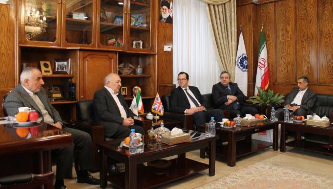 نایب رئیس اتاق مشهد در دیدار با سفیر انگلیس خواستار شد: پیشنهاد میز مشترک خراسان رضوی- لندن نایب رئیس اتاق مشهد در دیدار با سفیر انگلیس خواستار شد: پیشنهاد میز مشترک خراسان رضوی- لندن